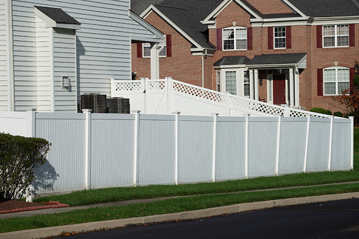 residential vinyl fence fencing contractor company installer install installation